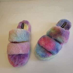 Soda Women's Rainbow Faux Fur Slippers Size 12